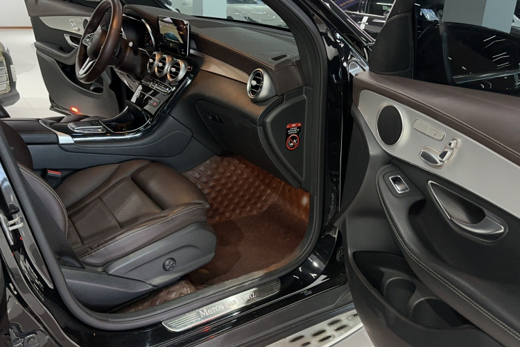 奔驰GLC 2021款 GLC 260 L 4MATIC 动感型中控内饰7003