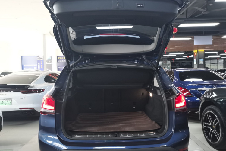 宝马X1 2021款 sDrive25Li 领先型机舱底盘23