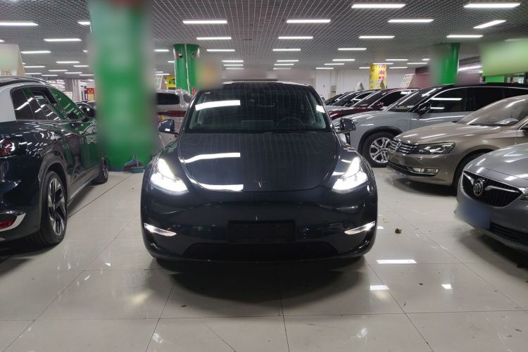 特斯拉 Model Y 2024款 长续航全轮驱动版车身外观2