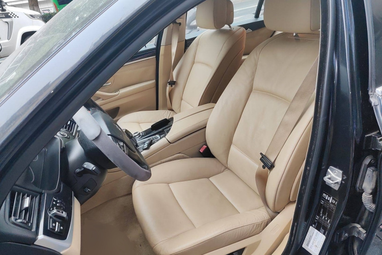 宝马5系 2011款 520Li 典雅型局部细节19