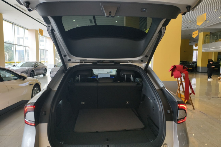 小鹏G7 2025款 702 超长续航 Max机舱底盘23