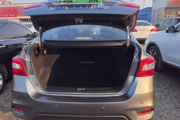 日产 轩逸 2022款 经典 1.6XL CVT豪华版机舱底盘23