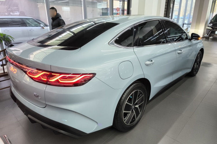 比亚迪 秦L 2024款 DM-i 120KM领先型车身外观7