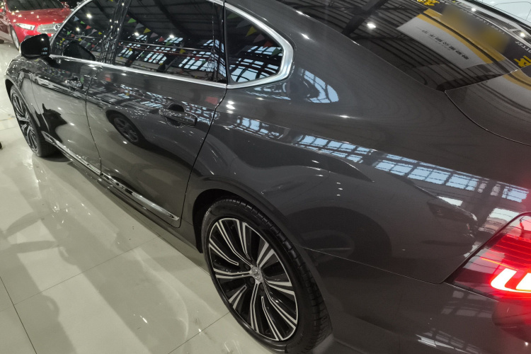 沃尔沃S90 2025款 B5 智远豪华版车身外观4