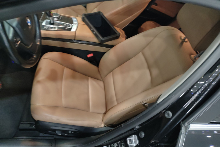 宝马7系 2014款 730Li 臻享型中控内饰19