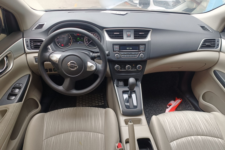 日产 轩逸 2016款 1.6XE CVT舒适版中控内饰7002