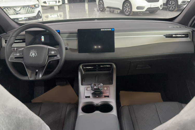 比亚迪 秦PLUS 2024款 荣耀版 DM-i 55KM领先型中控内饰7001