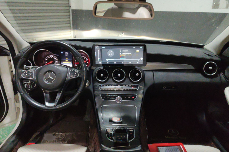 奔驰C级 2017款 C 180 L 运动版中控内饰12