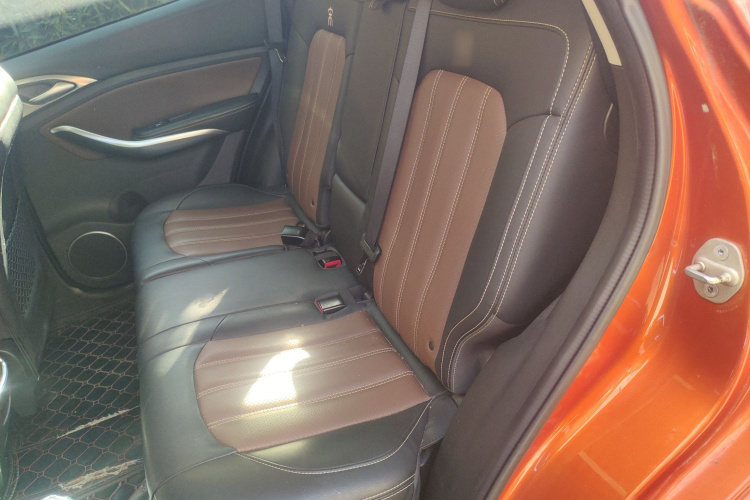 比亚迪 宋 2017款 盖世升级版 1.5TI 手动精英型中控内饰21