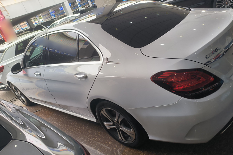 奔驰C级 2019款 C 260 L 运动版车身外观4