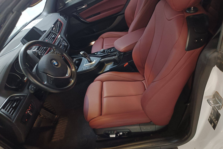 宝马2系(进口) 2019款 225i 敞篷轿跑车 运动设计套装中控内饰19