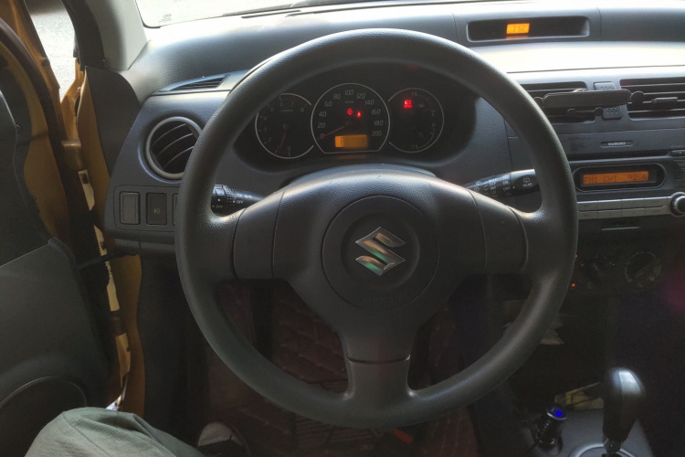 铃木 雨燕 2015款 1.5L 自动限定版局部细节13