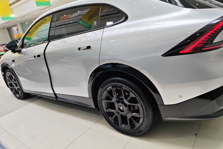 小鹏G7 2025款 702 超长续航 Max车身外观4