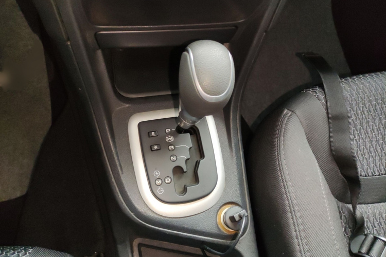 标致308 2014款 乐享版 经典 1.6L 自动优尚型局部细节18