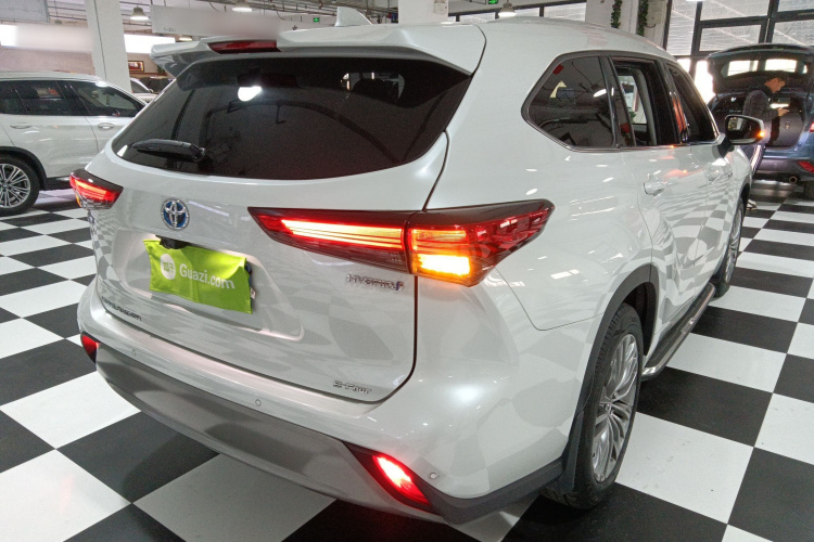 丰田 汉兰达 2022款 双擎 2.5L 四驱尊贵版 7座车身外观7