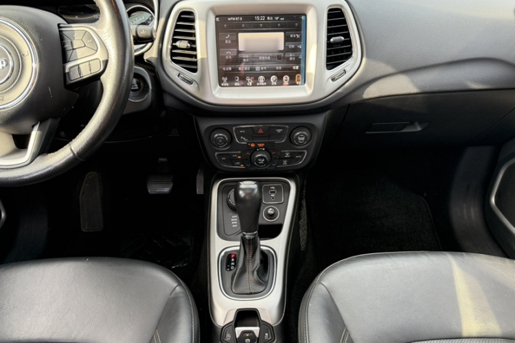 Jeep 指南者 2017款 200T 自动家享四驱版中控内饰7006