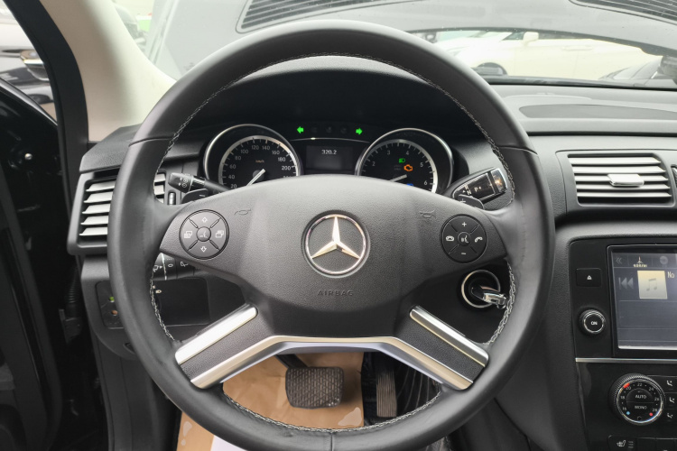 奔驰R级 2017款 R 320 4MATIC 商务型臻藏版局部细节13