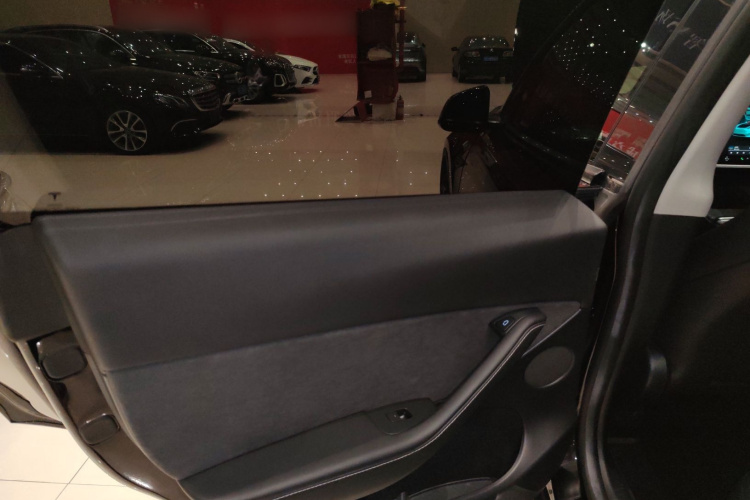 特斯拉 Model Y 2022款 改款 后轮驱动版中控内饰7008