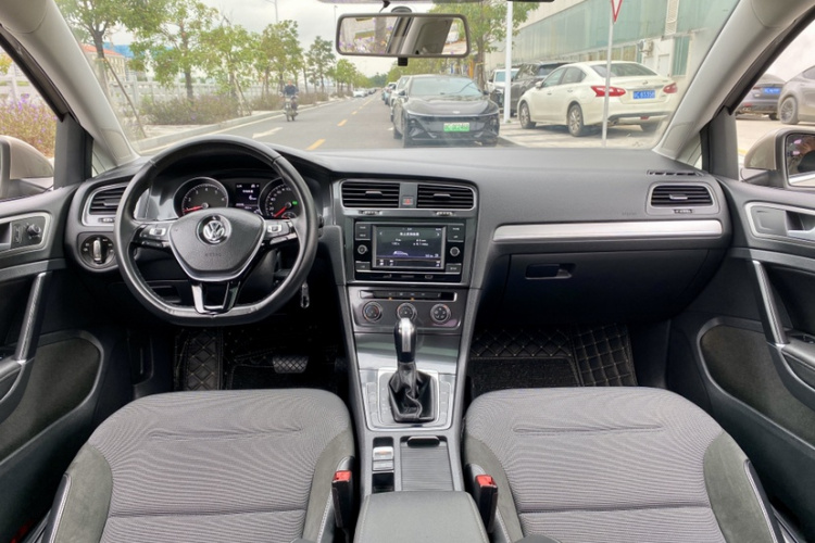 大众 高尔夫 2018款 230TSI 自动舒适型中控内饰7004