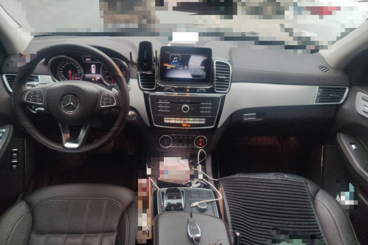 奔驰GLS 2018款 GLS 320 4MATIC中控内饰12