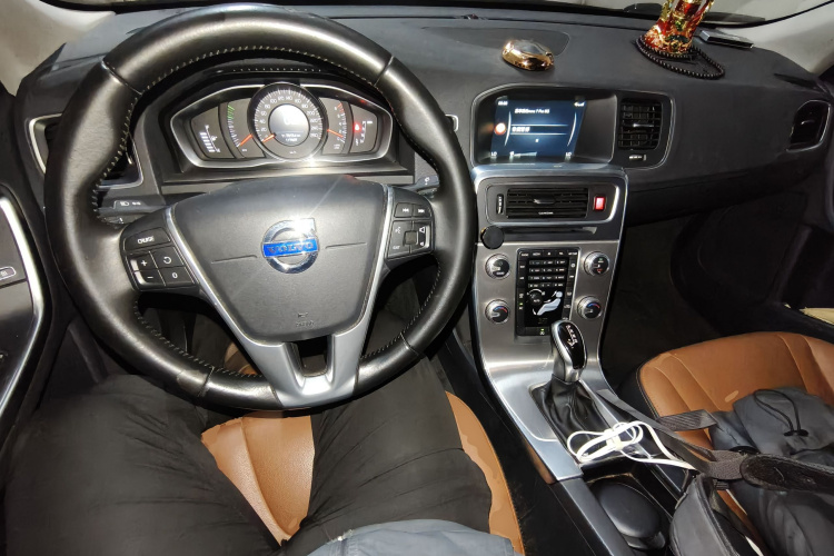 沃尔沃S60 2017款 S60L T3 智进版中控内饰12