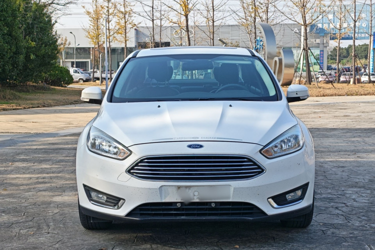 福特 福克斯 2017款 三厢 1.6L 自动风尚型智行版车身外观6001