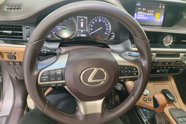 雷克萨斯ES 2015款 300h 舒适版局部细节13