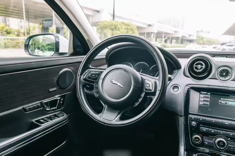 捷豹XJ 2015款 XJL 3.0 SC 典雅商务80周年典藏版中控内饰7006