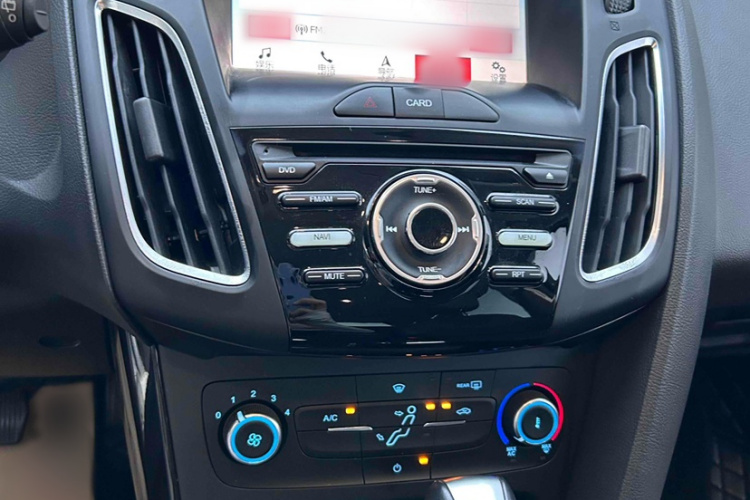 福特 福克斯 2020款 两厢经典 1.5L 自动风尚型中控内饰7006