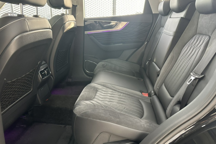 红旗HS5 2022款 改款 2.0T 智联旗享版中控内饰7005