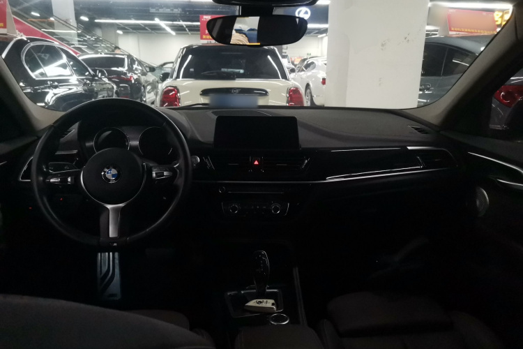 宝马1系 2021款 120i M运动曜夜版中控内饰12