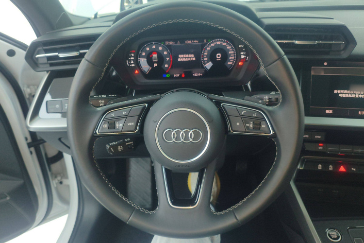 奥迪A3 2023款 A3L Limousine 35 TFSI 时尚运动型中控内饰13