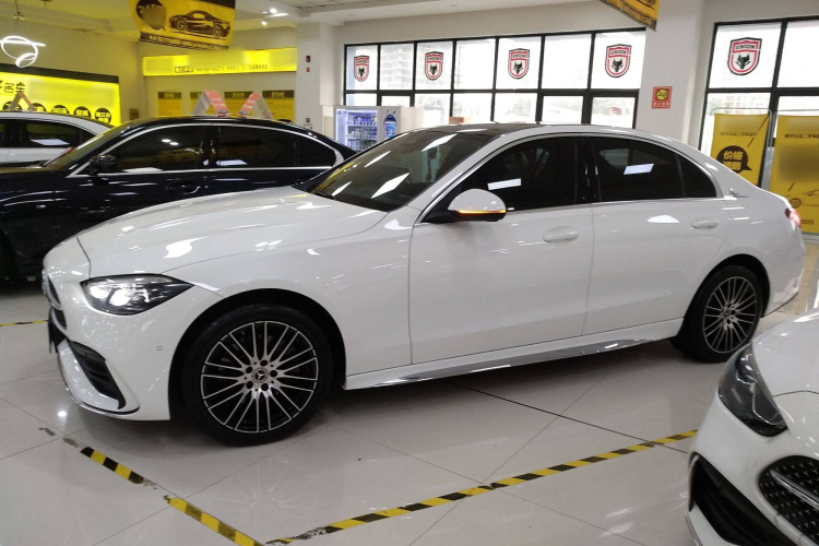 奔驰C级 2024款 C 200 L 运动版车身外观4