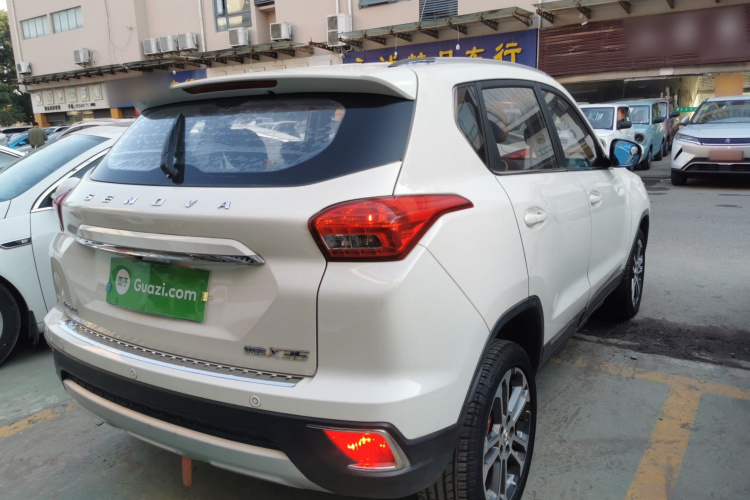 北京汽车 绅宝X35 2016款 1.5L 自动豪华版车身外观7