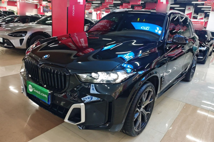宝马X5 2023款 xDrive 30Li 尊享型M运动套装车身外观1