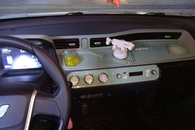 五菱汽车 宏光MINIEV 2021款 马卡龙臻享款 三元锂中控内饰7002