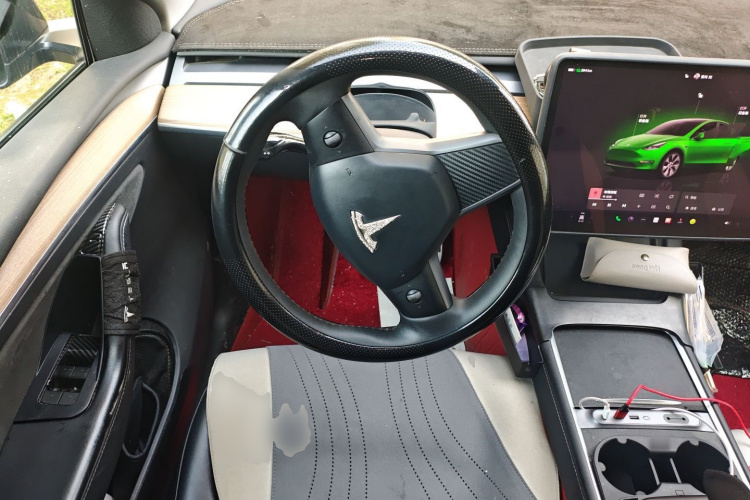特斯拉 Model Y 2022款 后轮驱动版中控内饰13