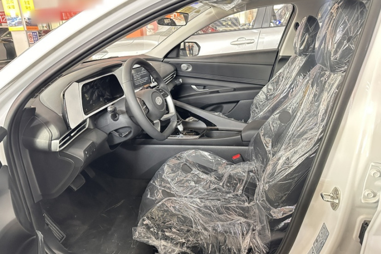 现代 伊兰特 2023款 1.5L CVT GLX精英版中控内饰7003