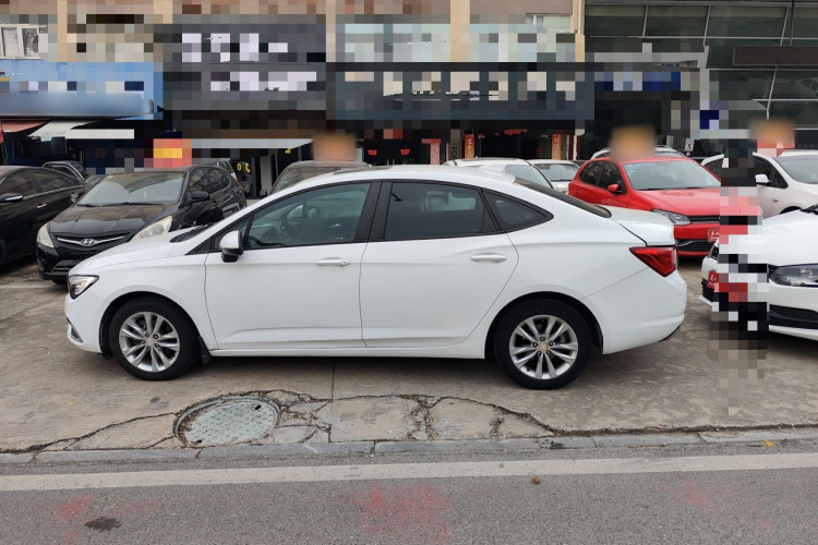 别克 威朗 2019款 三厢 20T 双离合领先型车身外观4