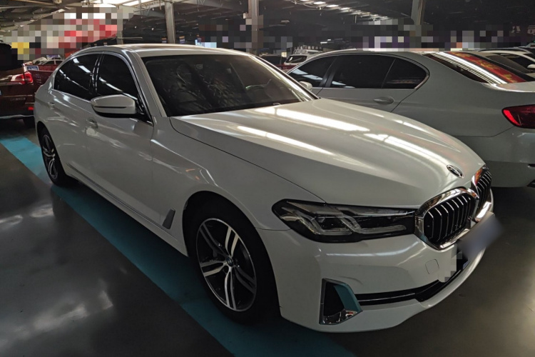 宝马5系 2022款 改款 530Li 领先型 豪华套装车身外观3