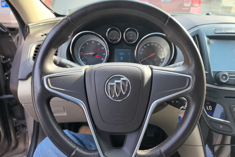 别克 君威 2014款 2.0L 领先时尚型中控内饰13