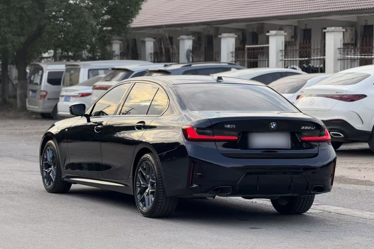 宝马3系 2025款 330Li M运动曜夜套装车身外观6001