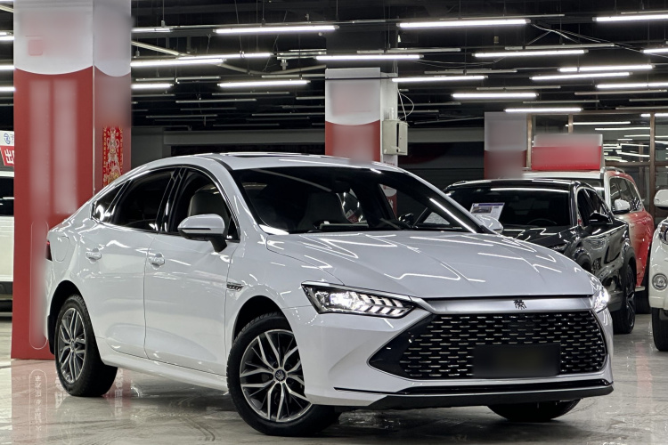 比亚迪 秦PLUS 2023款  冠军版 DM-i 120KM超越型车身外观6002