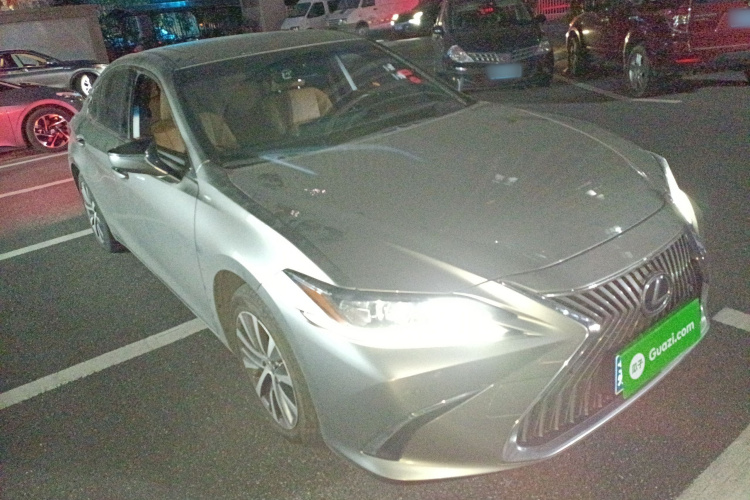 雷克萨斯ES 2020款 200 卓越版车身外观3