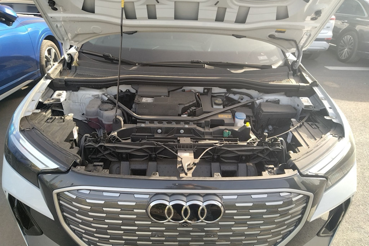 奥迪Q4 e-tron 2024款 40 e-tron 创境版机舱底盘24