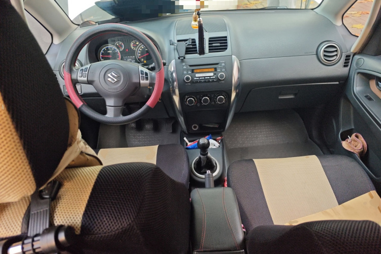 铃木 天语 SX4 2013款 1.6L 手动酷锐型中控内饰12