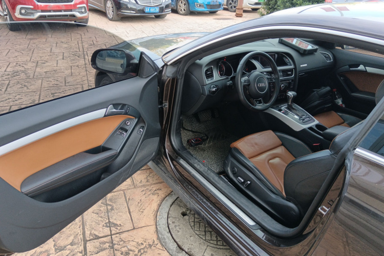 奥迪A5 2014款 Coupe 45 TFSI风尚版中控内饰20