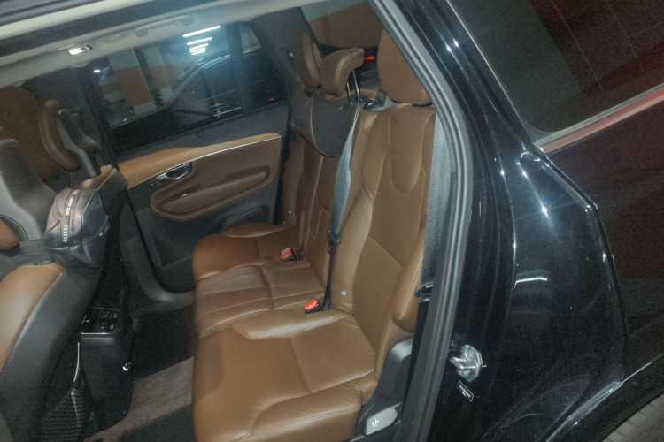 沃尔沃XC90 2020款 T6 智逸豪华版 7座中控内饰7004