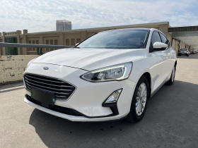 福特 福克斯 2019款 三厢 EcoBoost 180 自动锋潮型