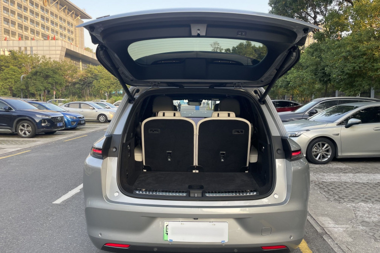 理想汽车 理想L8 2023款 Max车身外观6011